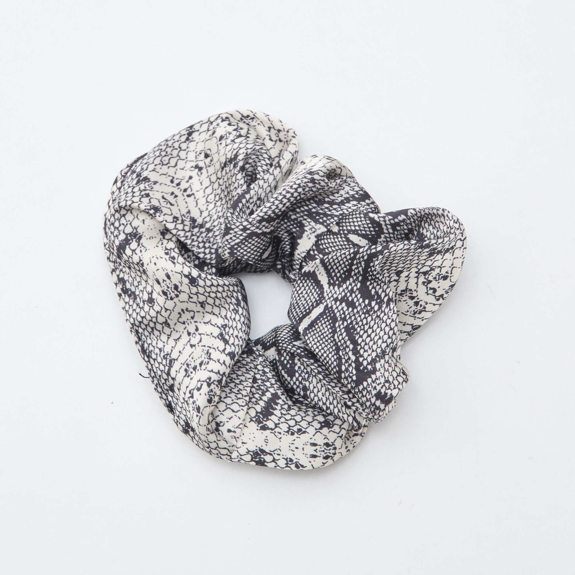 2-Pack Satin Scrunchies BEIGE - Image 3