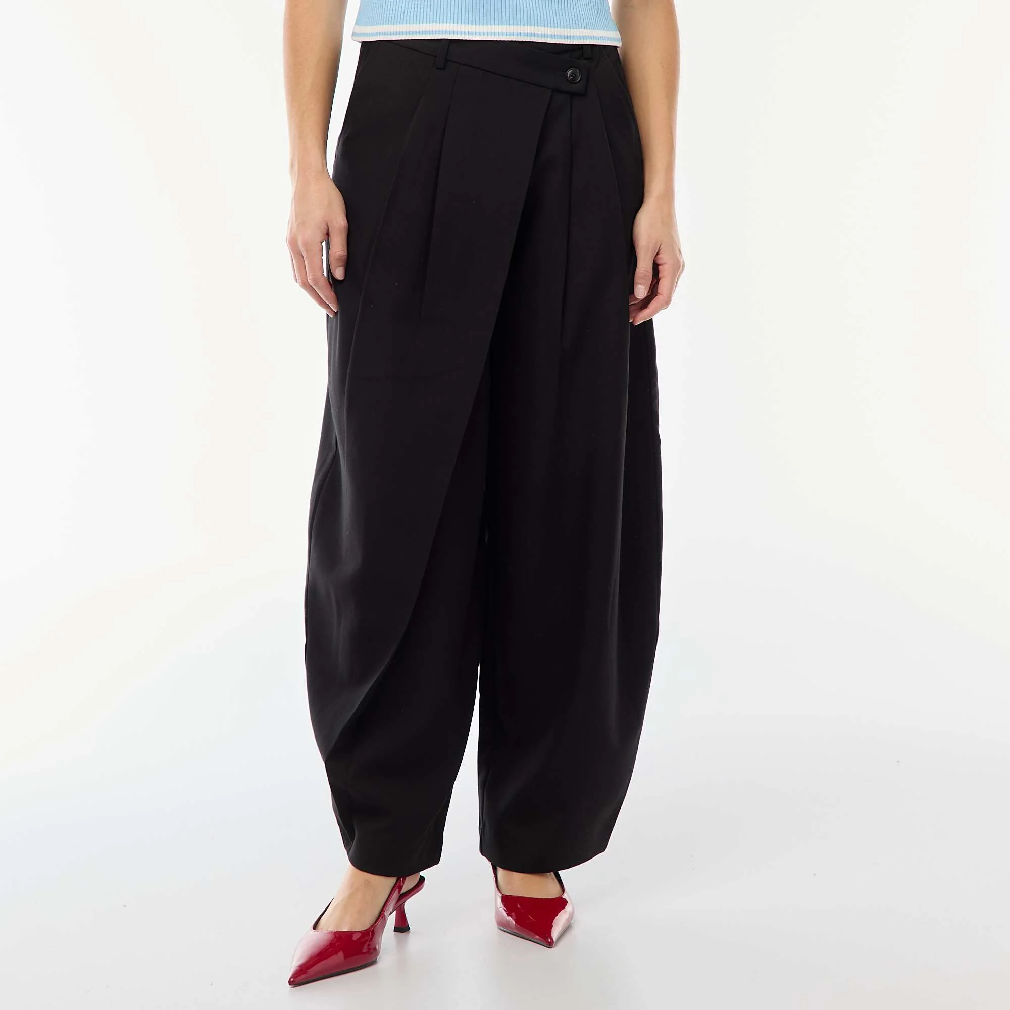 Asymmetric Pleated Pants BLACK - Image 2