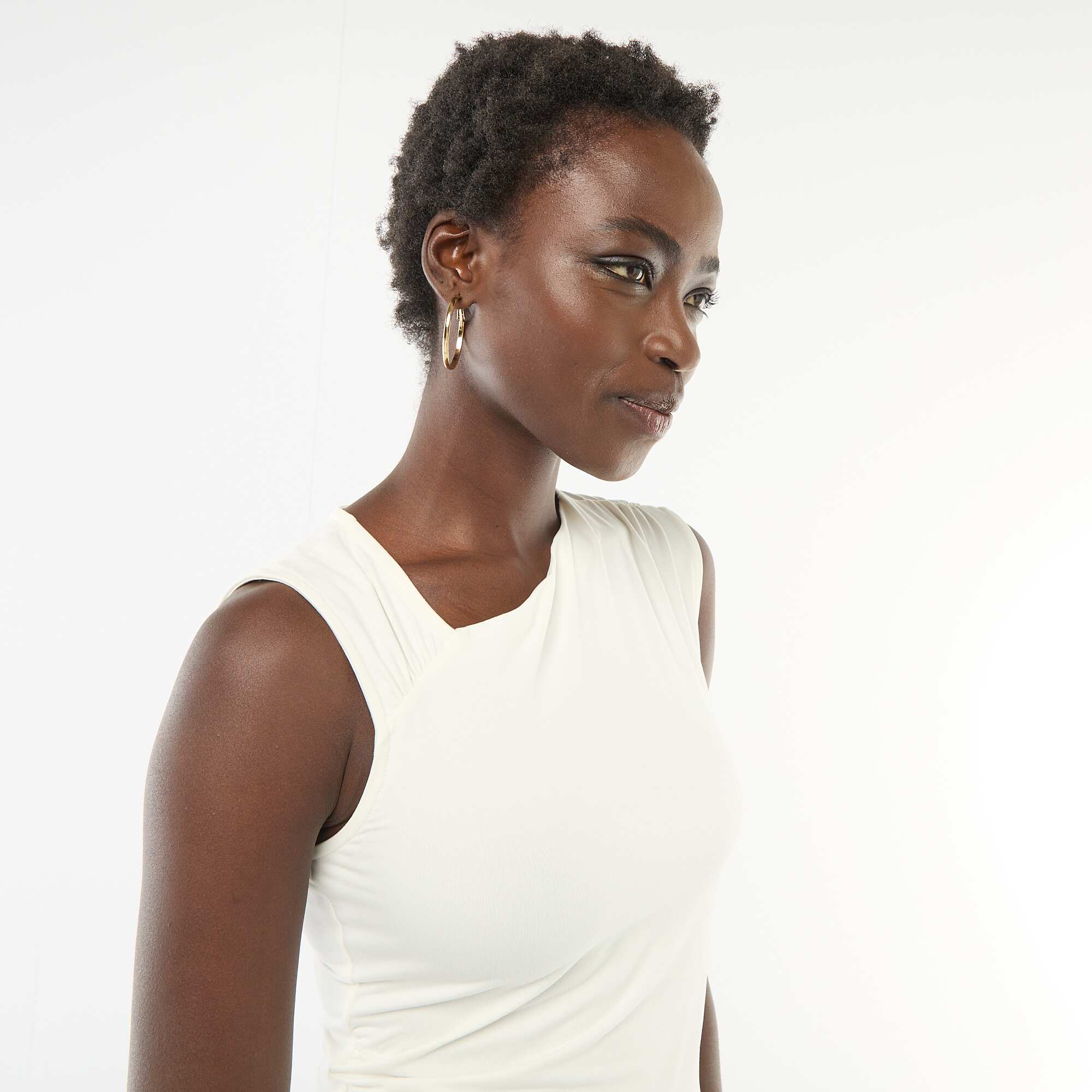 Asymmetrical Solid Stretch T-Shirt WHITE - Image 3