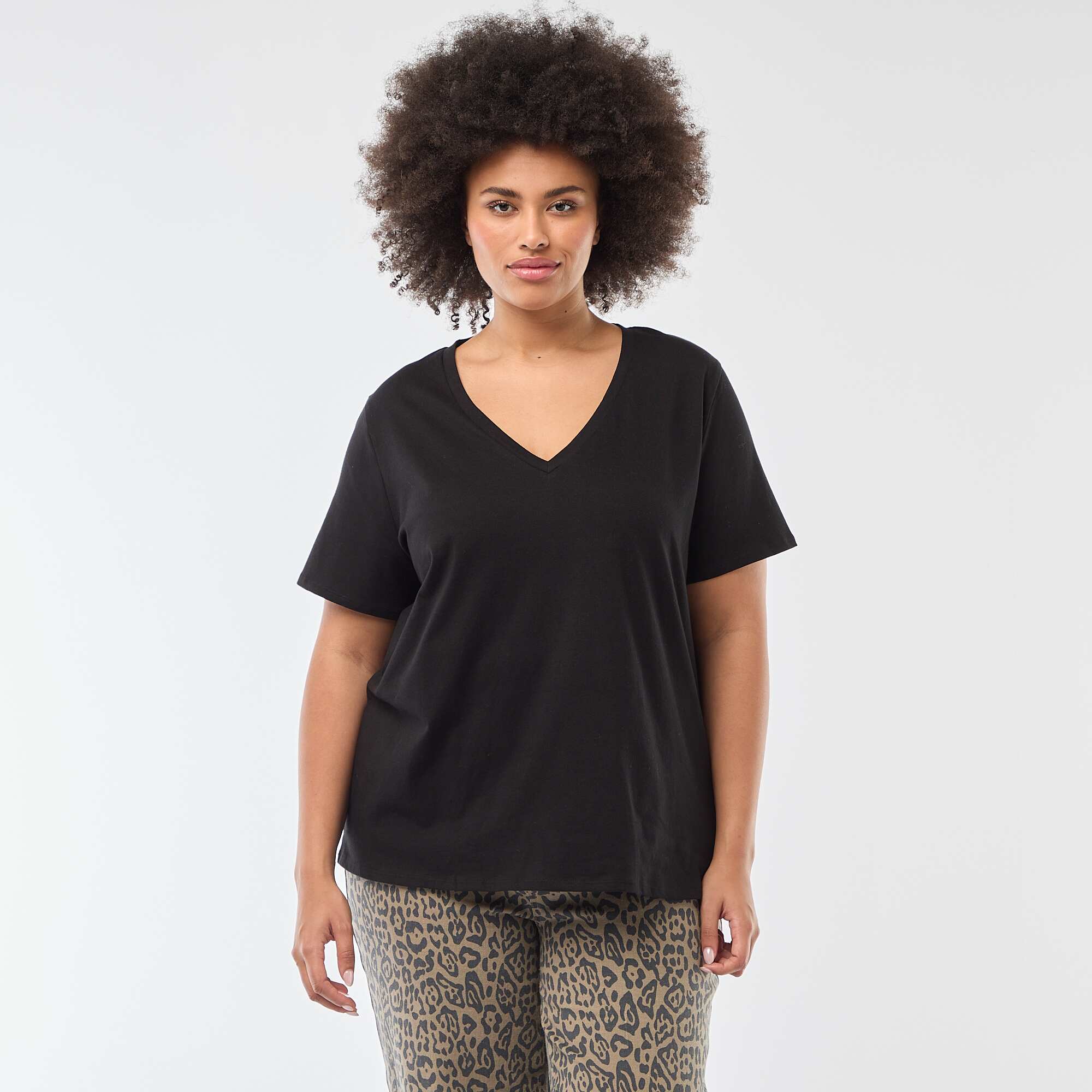 Basic V-neck Short-Sleeve T-shirt BLACK - Image 3