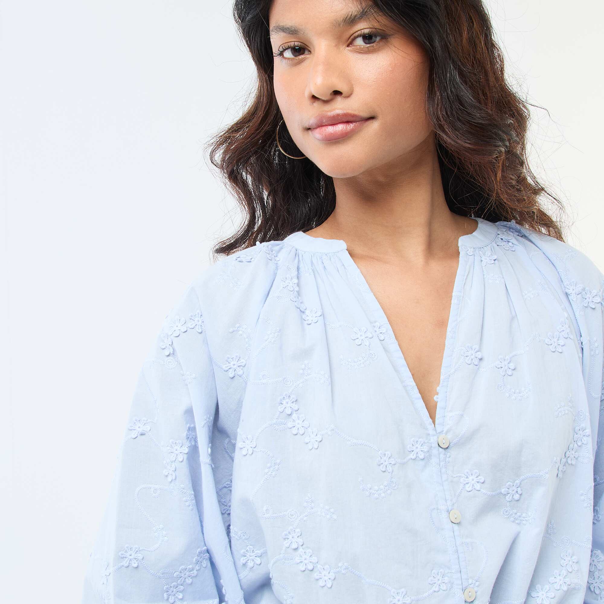 Blouse with floral embroidery BLUE - Image 3