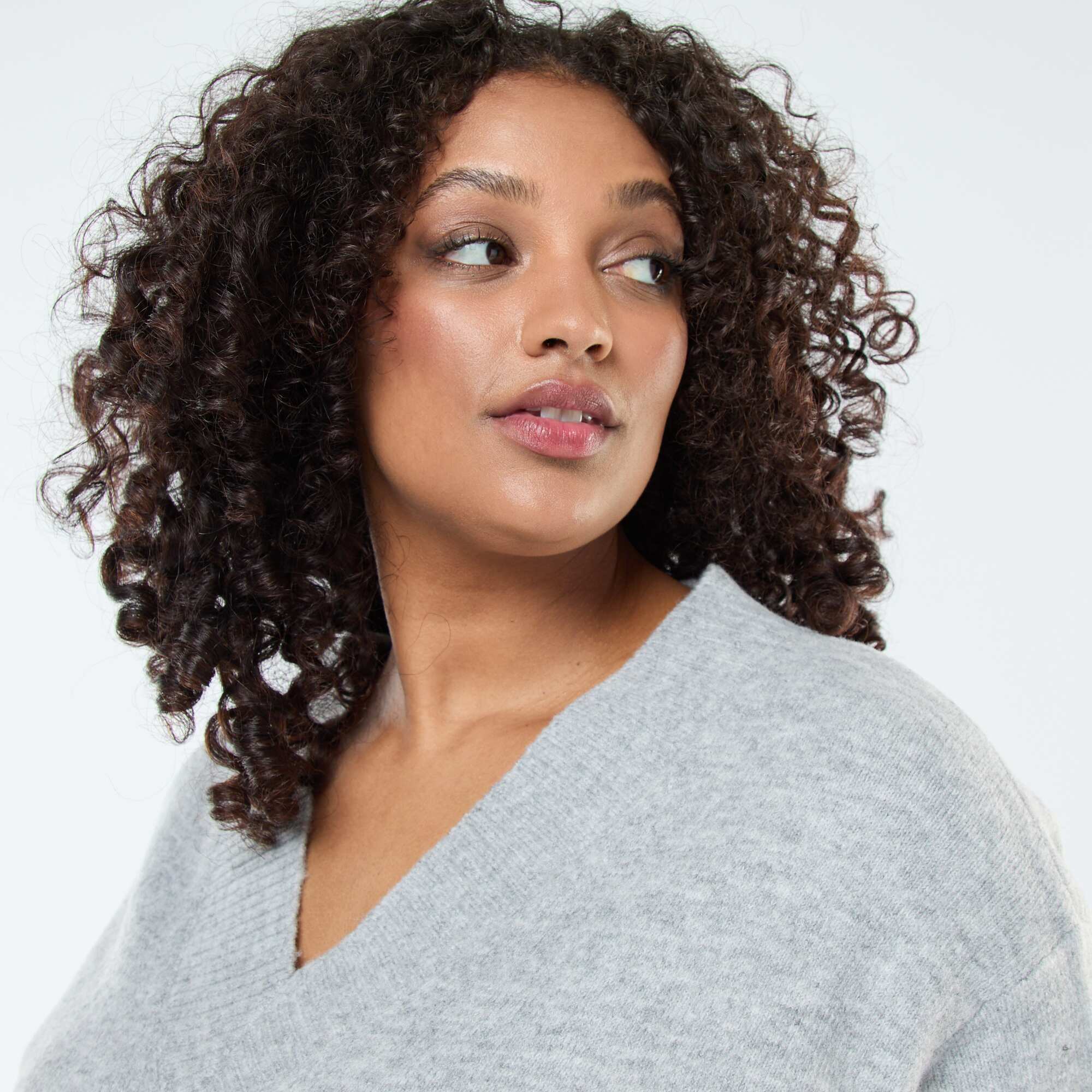 Chunky Knit V-Neck Sweater GREY - Image 4
