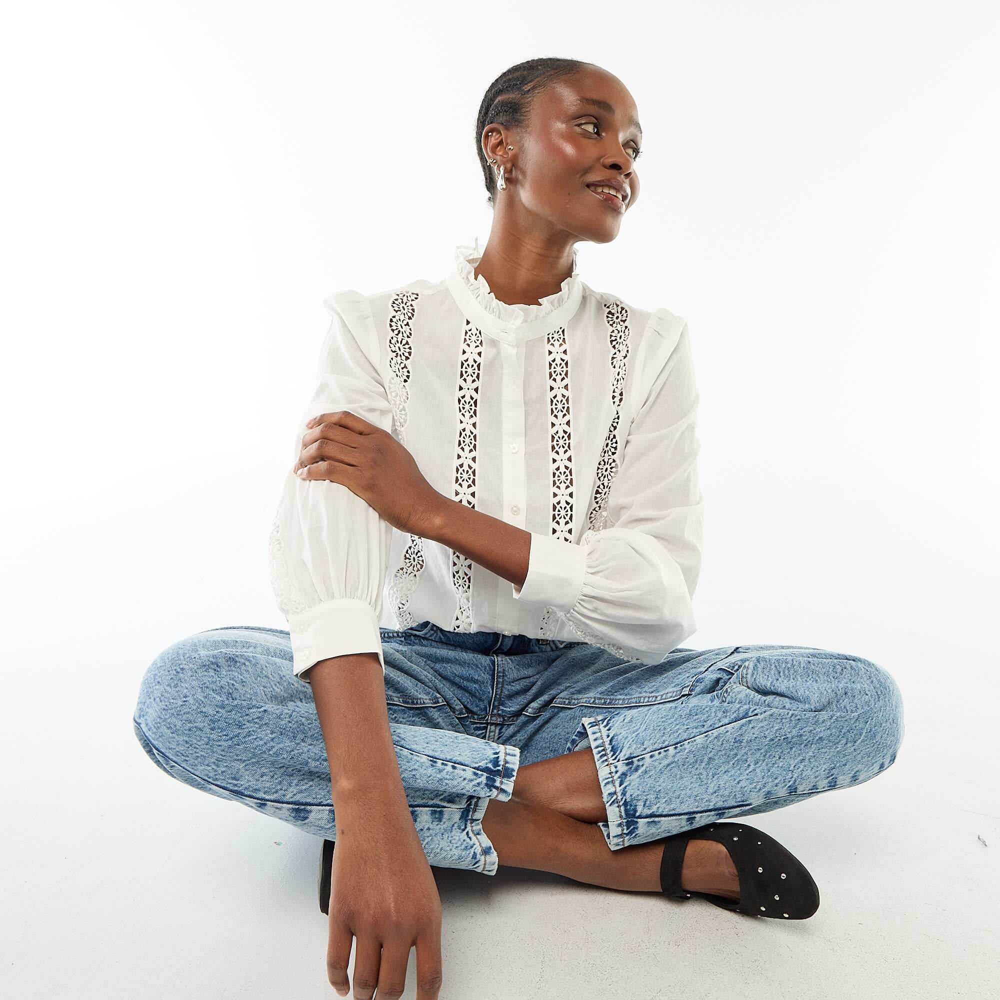 Embroidered Blouse with Ruffled Collar WHITE - Image 2
