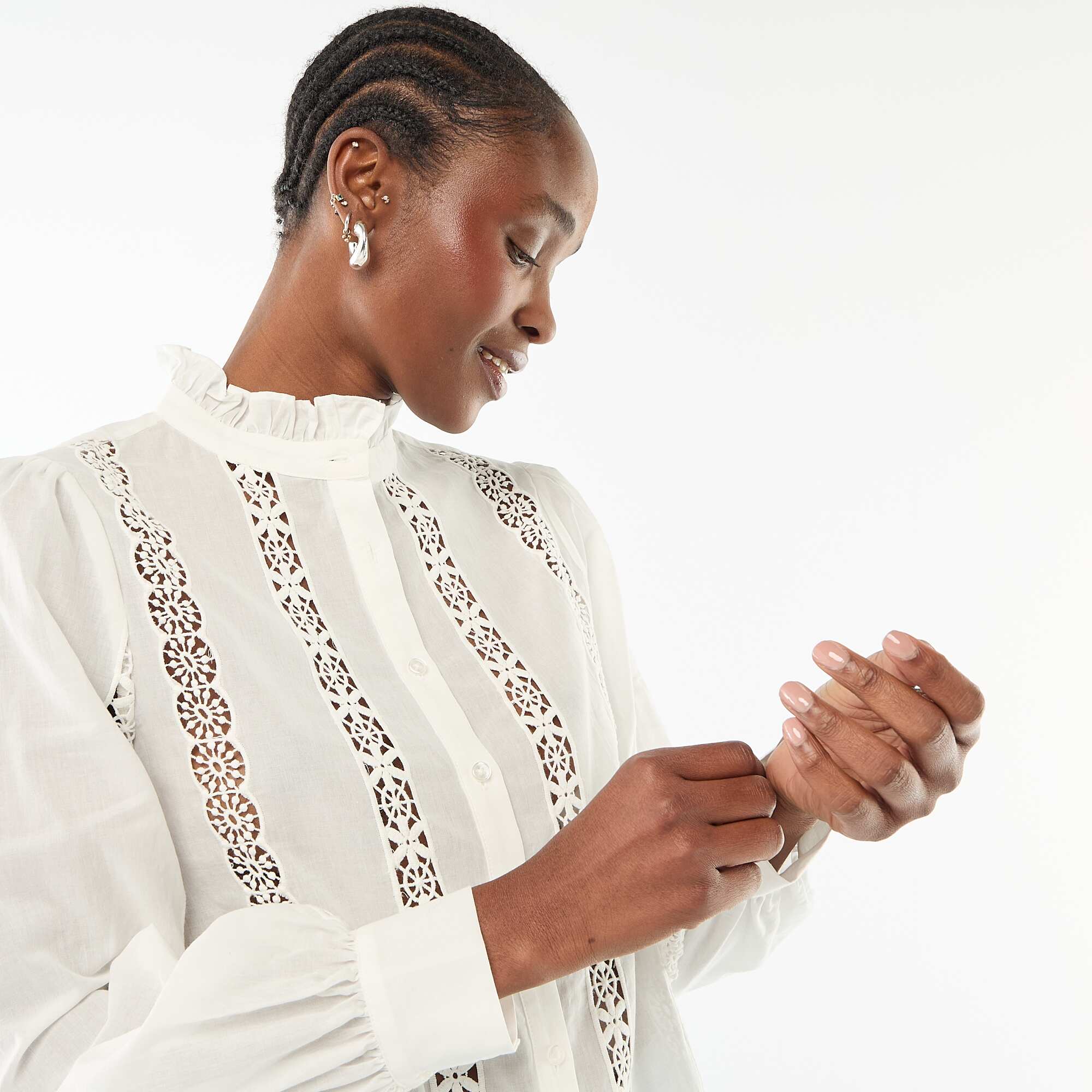 Embroidered Blouse with Ruffled Collar WHITE - Image 3