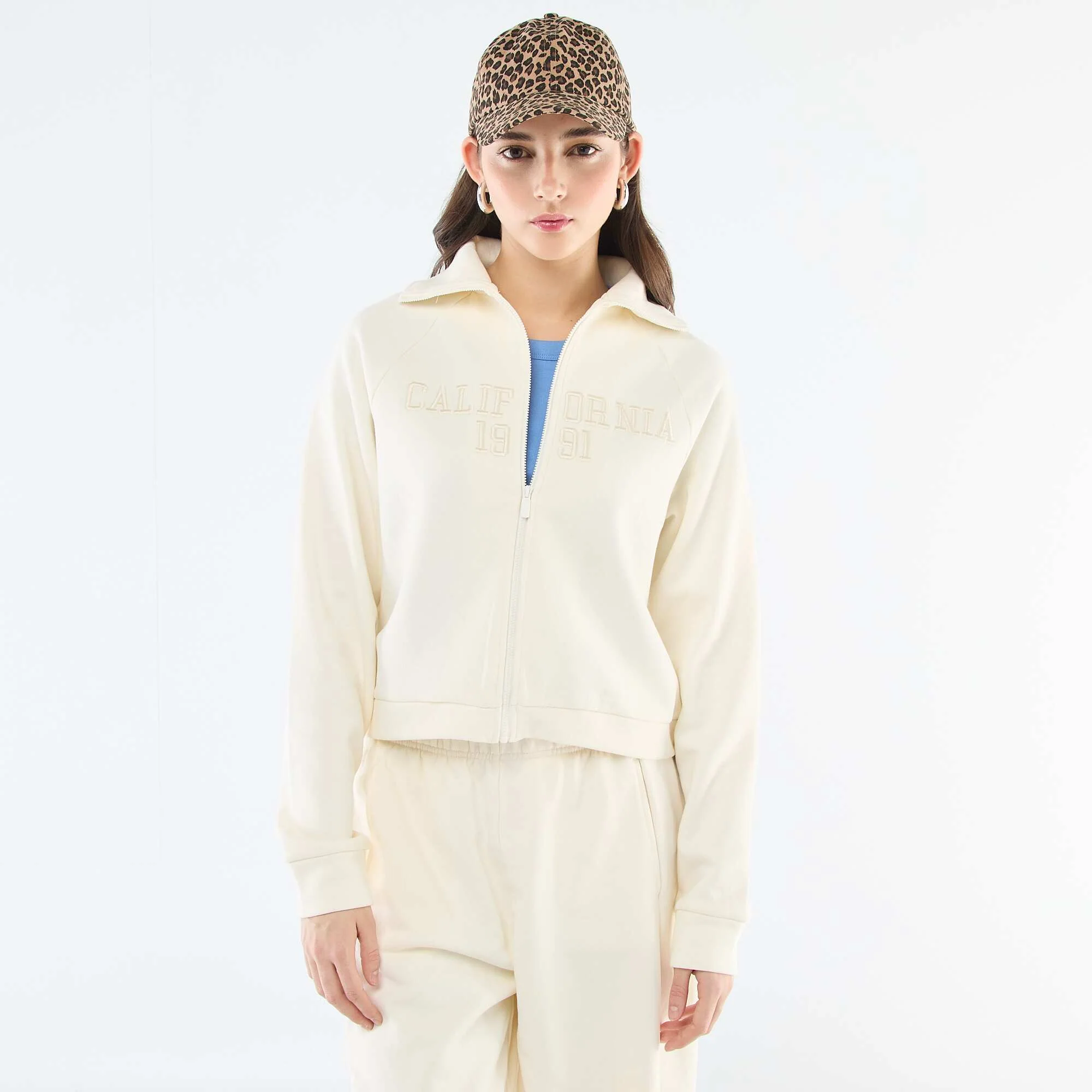 Embroidered Slogan Cropped Zip-Up Sweatshirt BEIGE - Image 4