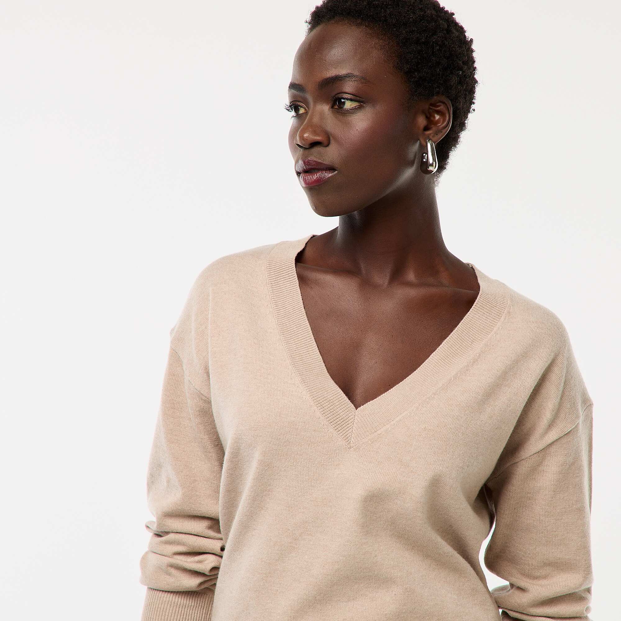 Fine-knit V-neck sweater BEIGE - Image 4
