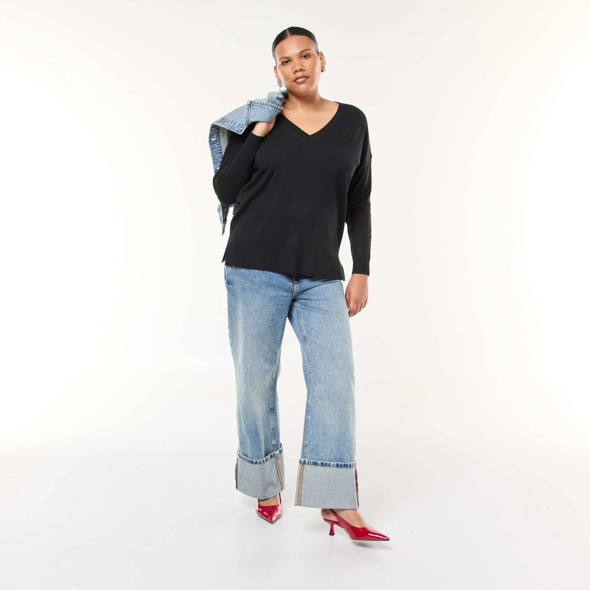 Fine Knit V-Neck Sweater BLACK - Image 2