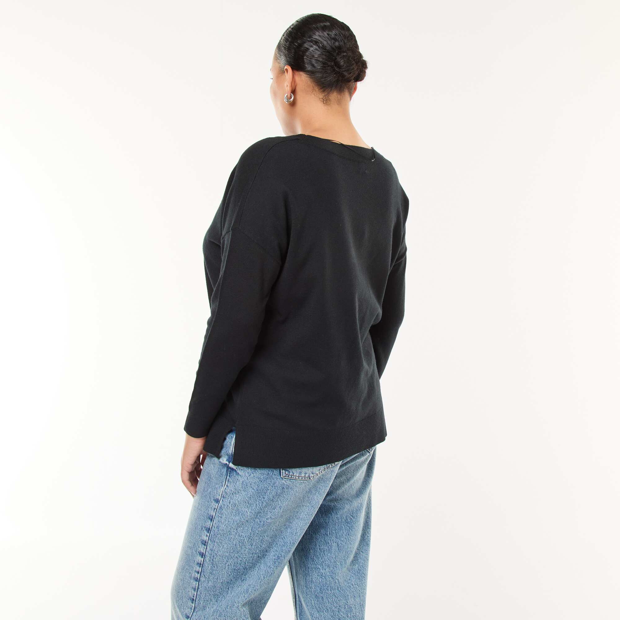 Fine Knit V-Neck Sweater BLACK - Image 3