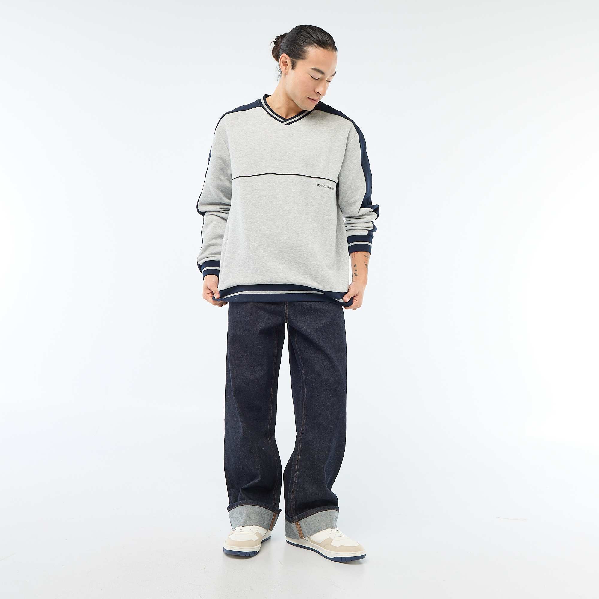 French Terry V-Neck Sweatshirt GREY - Image 2