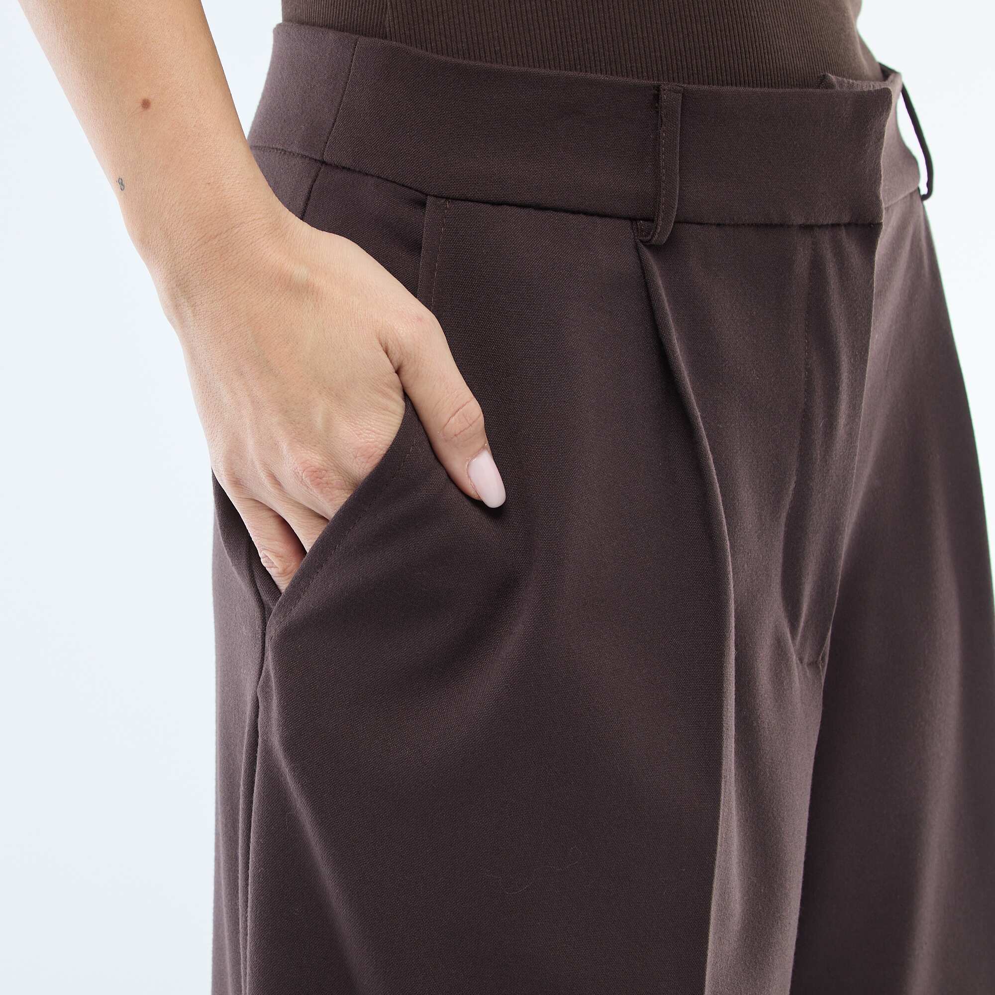 High-Waisted Pleated Bermuda Shorts BROWN - Image 4