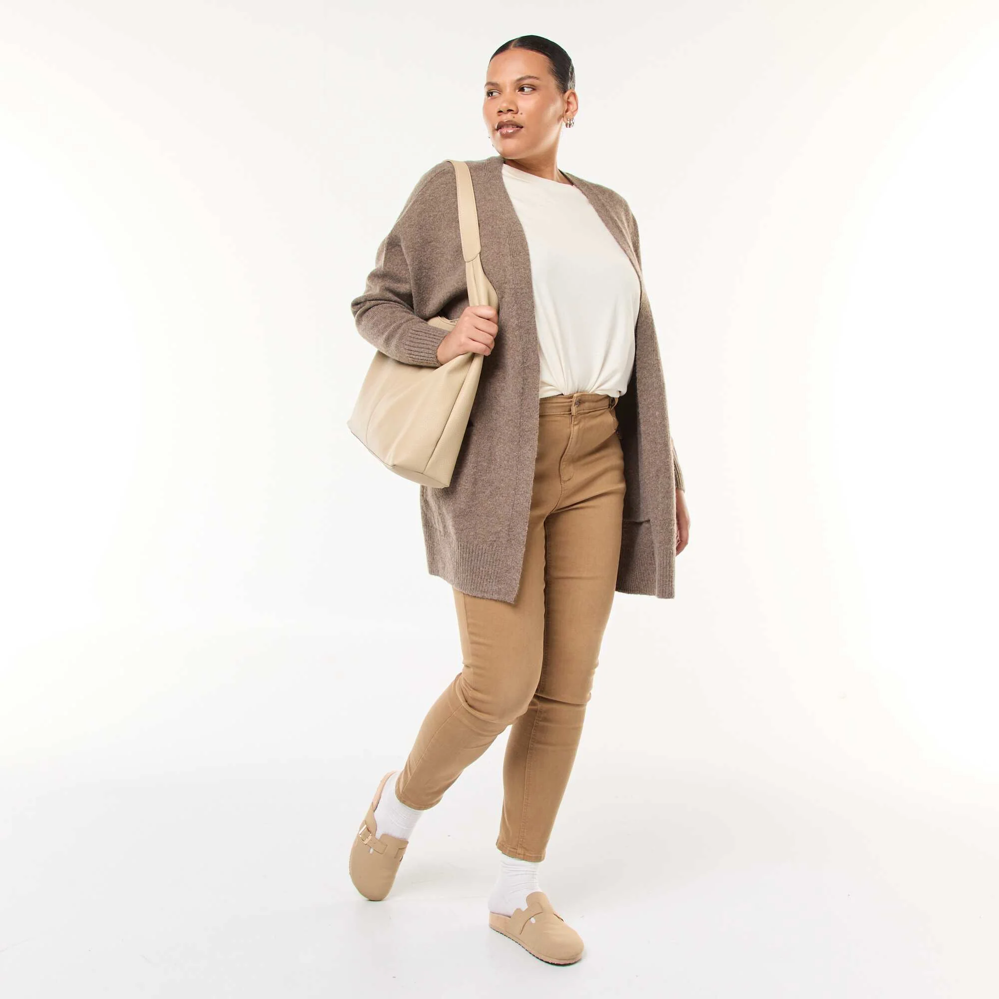 Long knitted cardigan with 2 pockets BROWN - Image 2