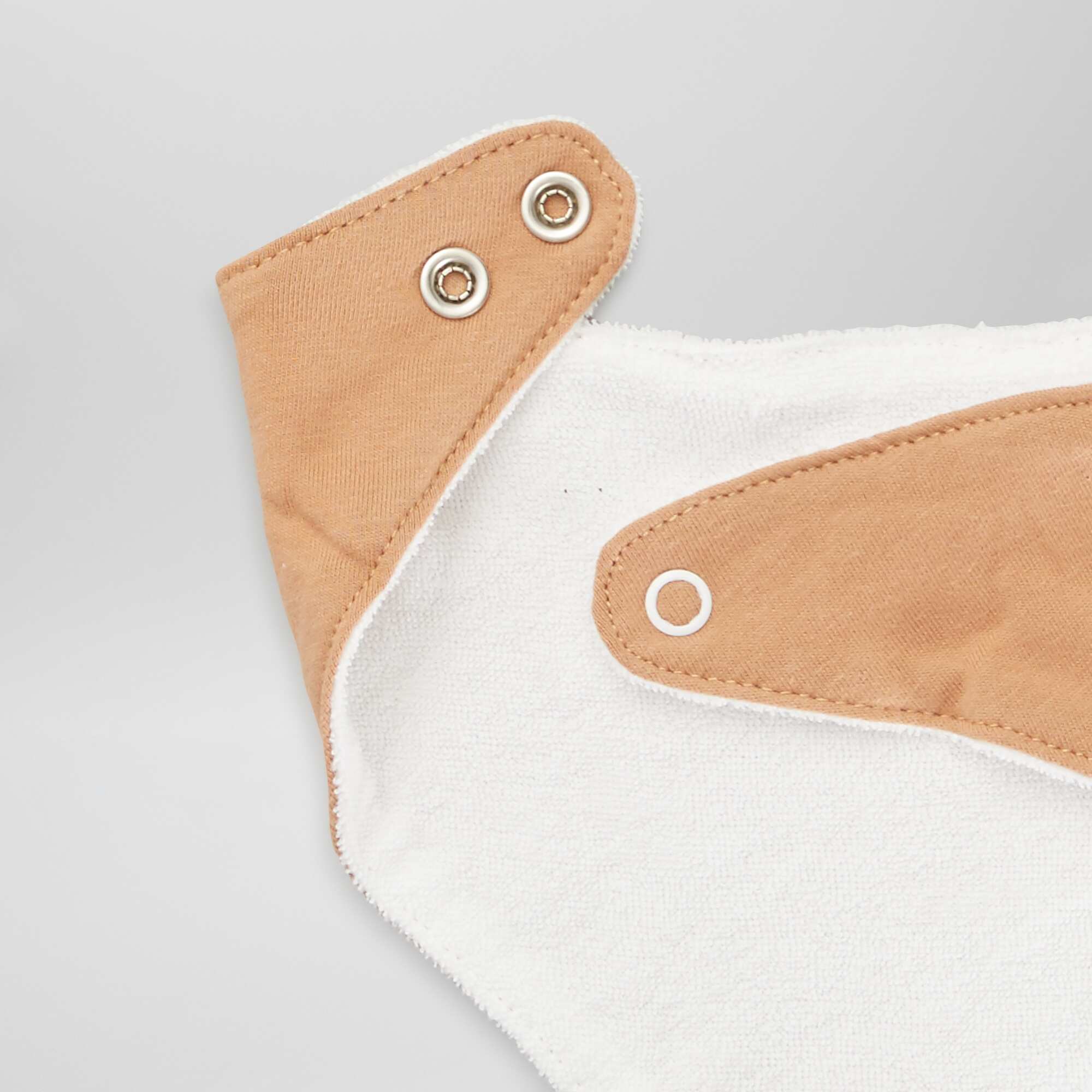 Pack of 3 triangle bibs MIXED SET - Image 5