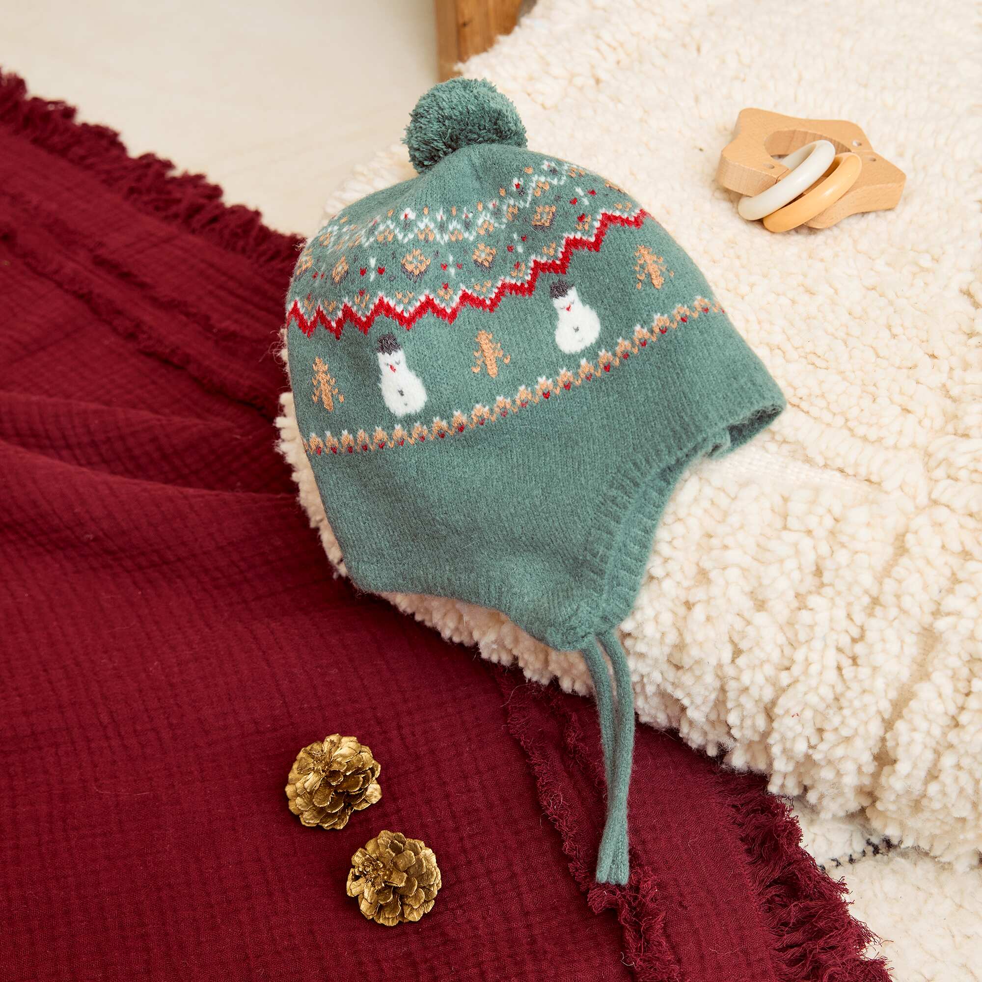 Peruvian Style 'Christmas' Pattern Beanie GREEN - Image 2