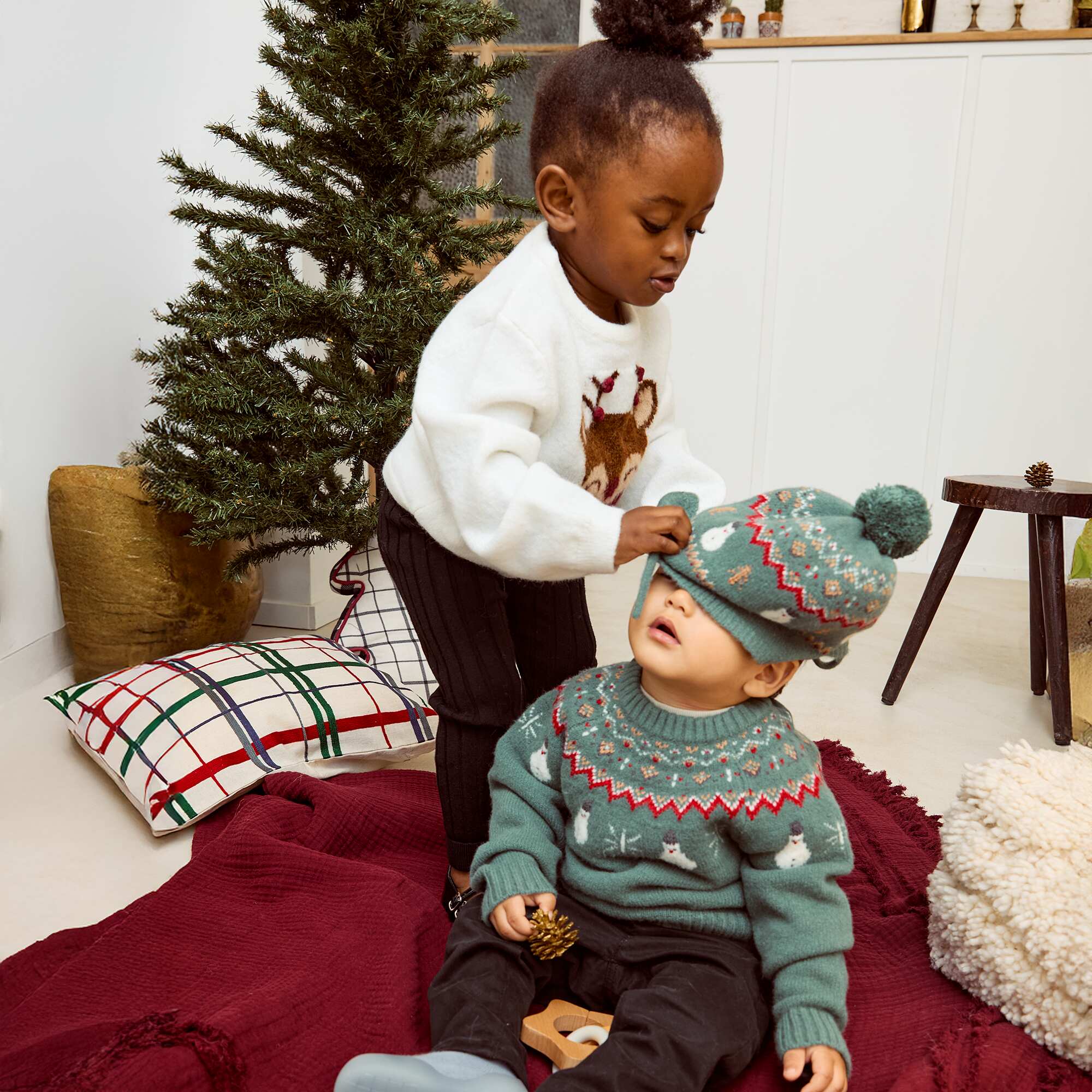 Peruvian Style 'Christmas' Pattern Beanie GREEN - Image 6