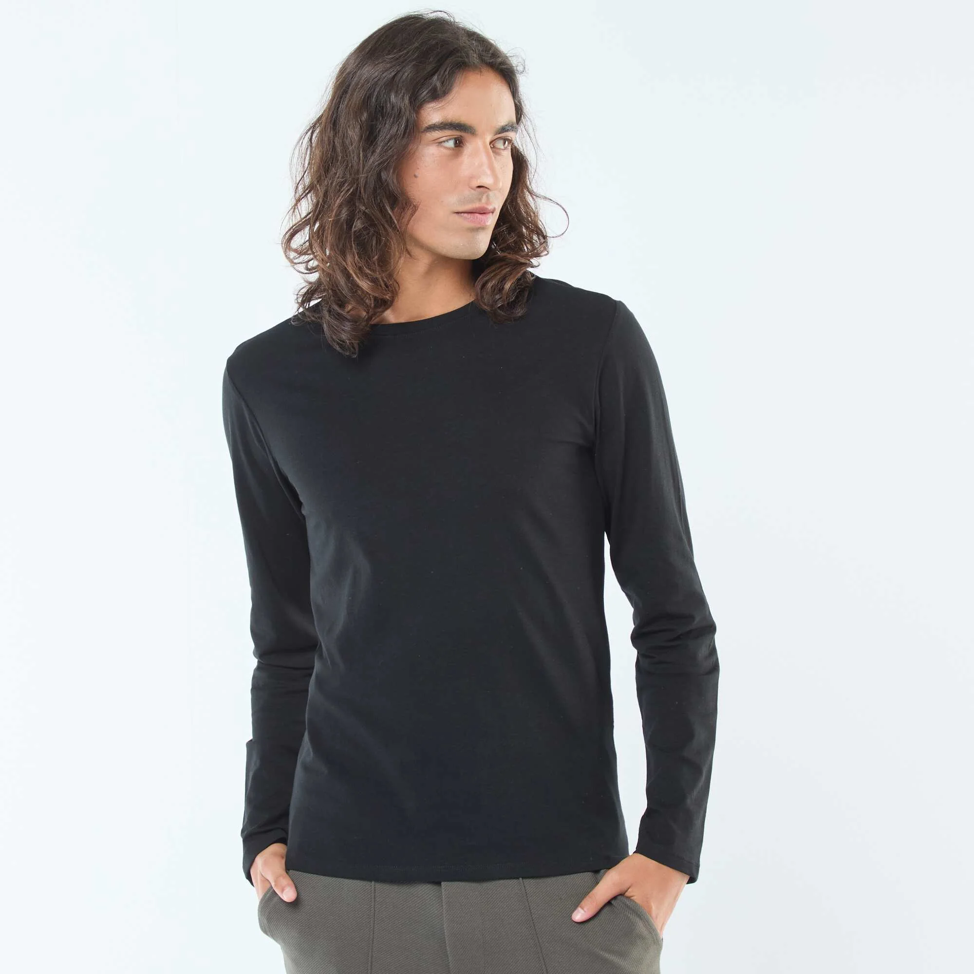 Plain short-sleeved T-shirt with round neckline BLACK