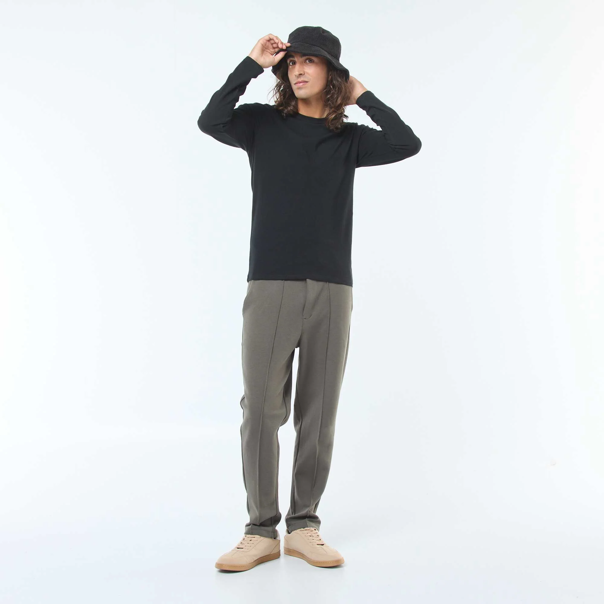 Plain short-sleeved T-shirt with round neckline BLACK - Image 2
