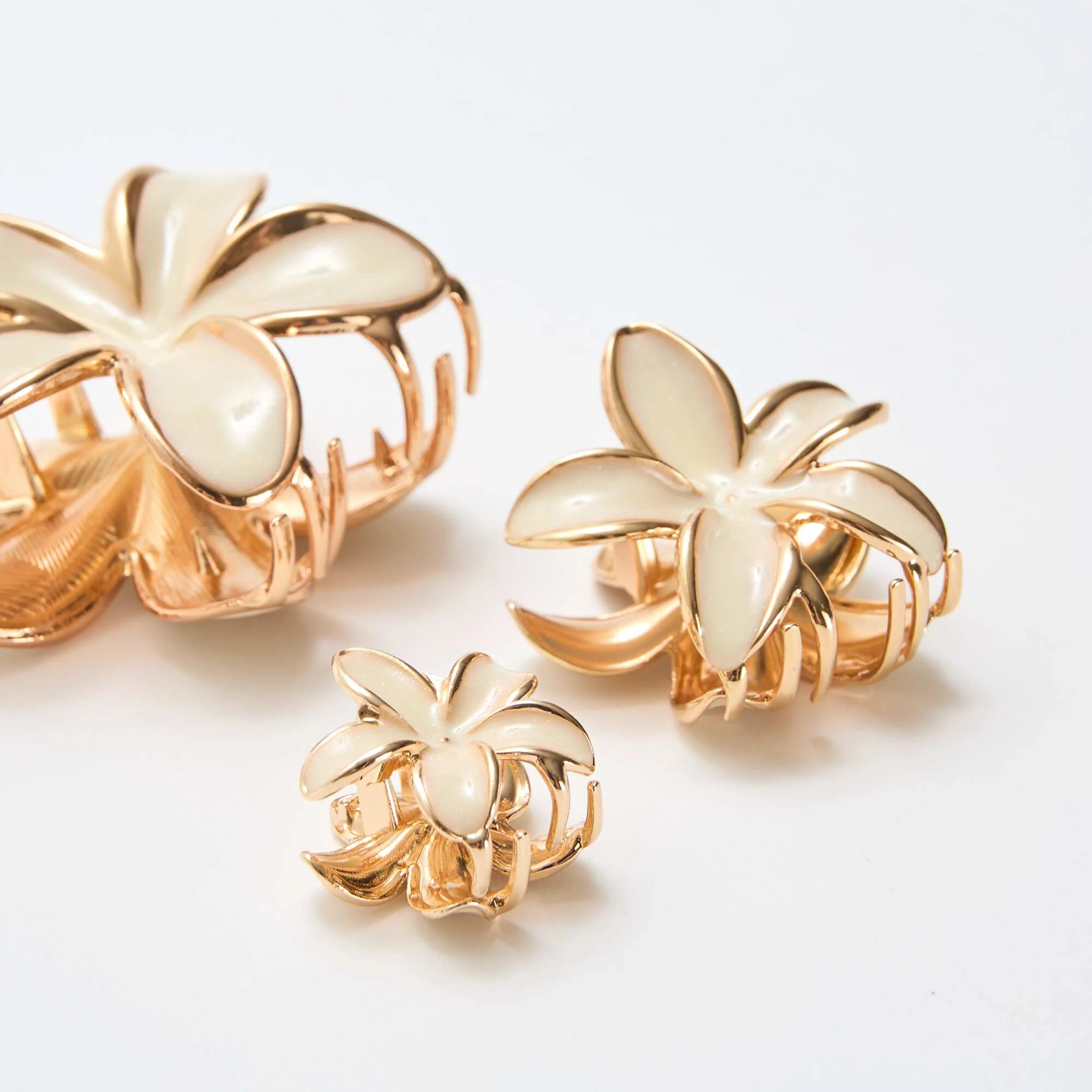 Set of 3 Golden Flower Hair Clips BEIGE - Image 2