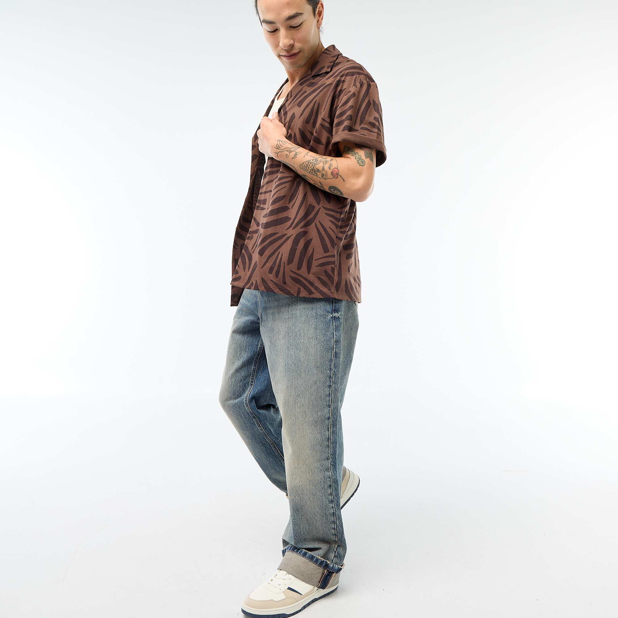 Short-Sleeved Patterned Shirt BROWN - Image 2