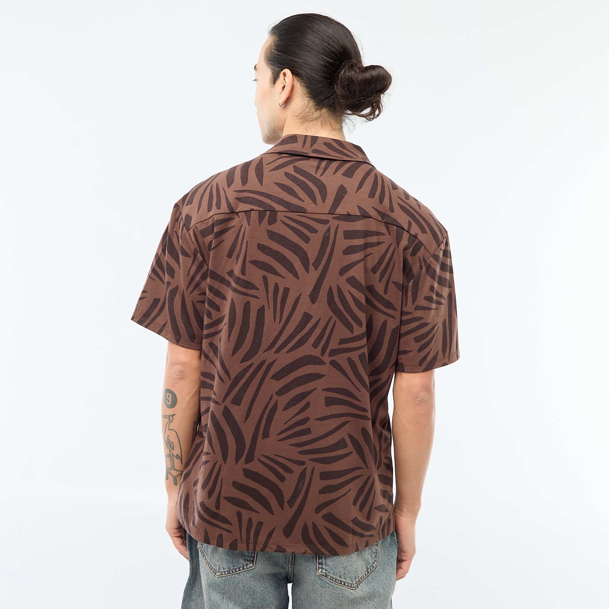 Short-Sleeved Patterned Shirt BROWN - Image 3