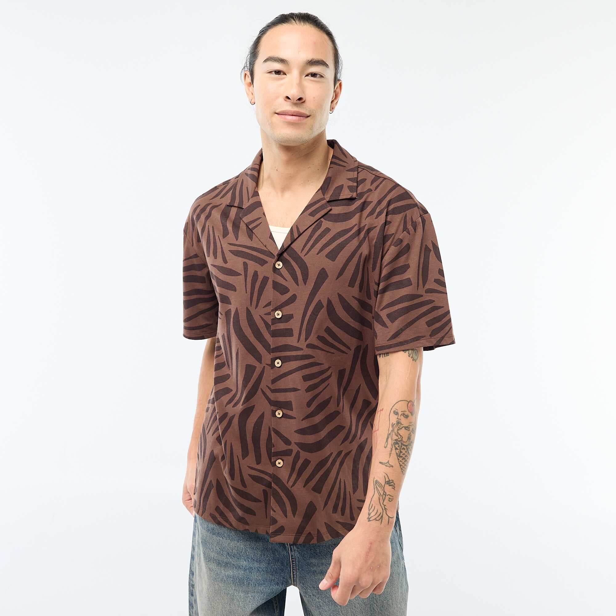 Short-Sleeved Patterned Shirt BROWN - Image 4