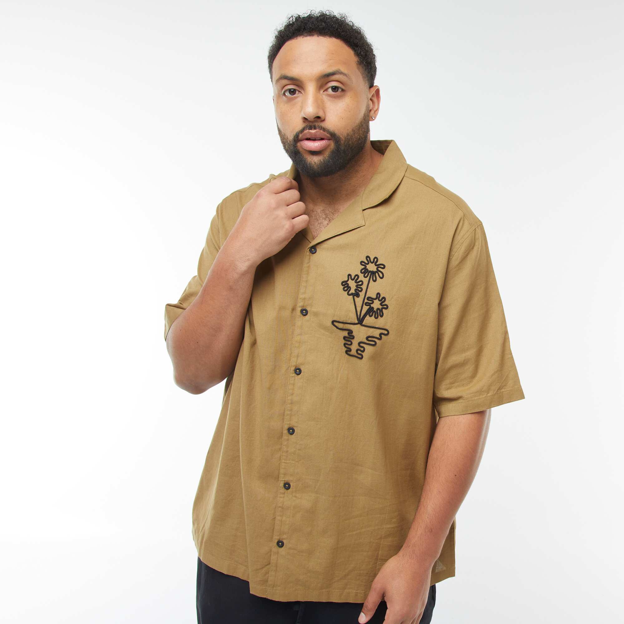 Short-sleeved shirt with embroidered front KHAKI - Image 3