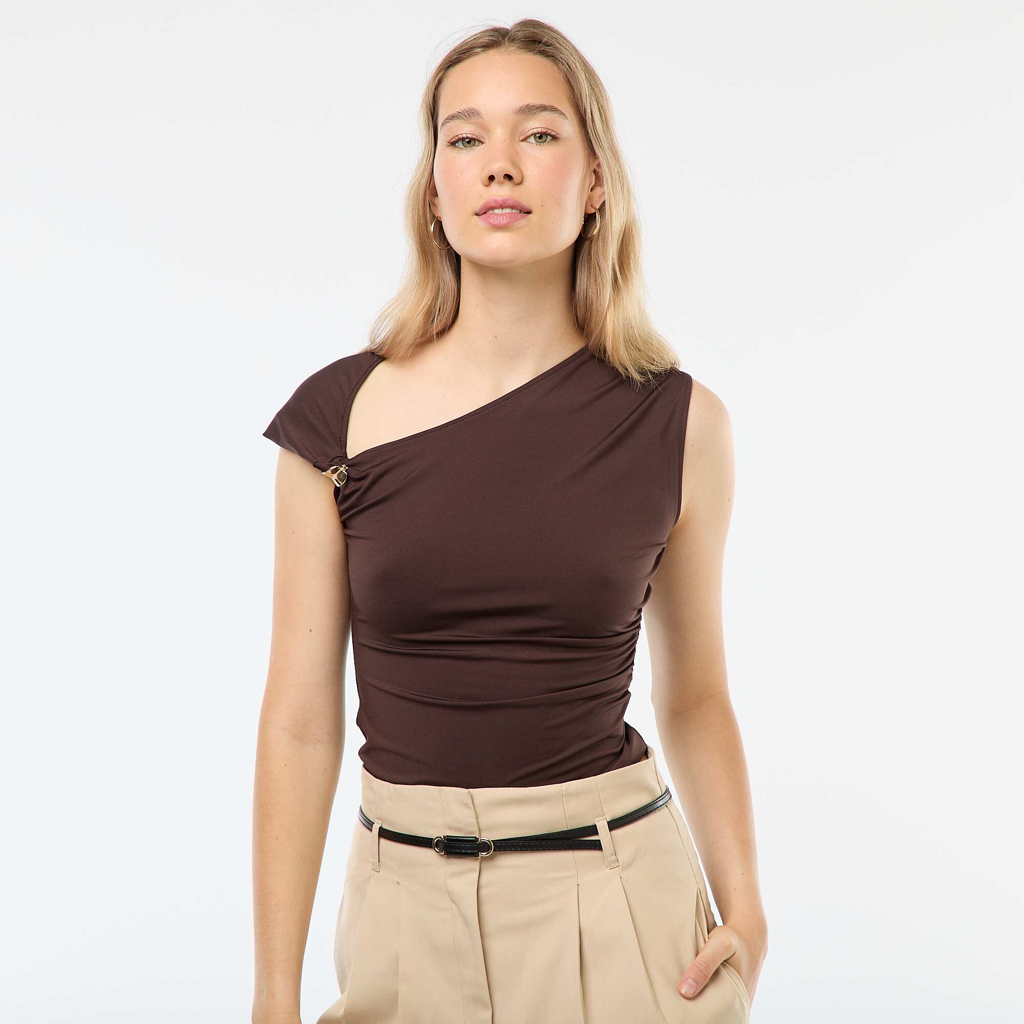 Twisted T-shirt with jewelled detail BROWN