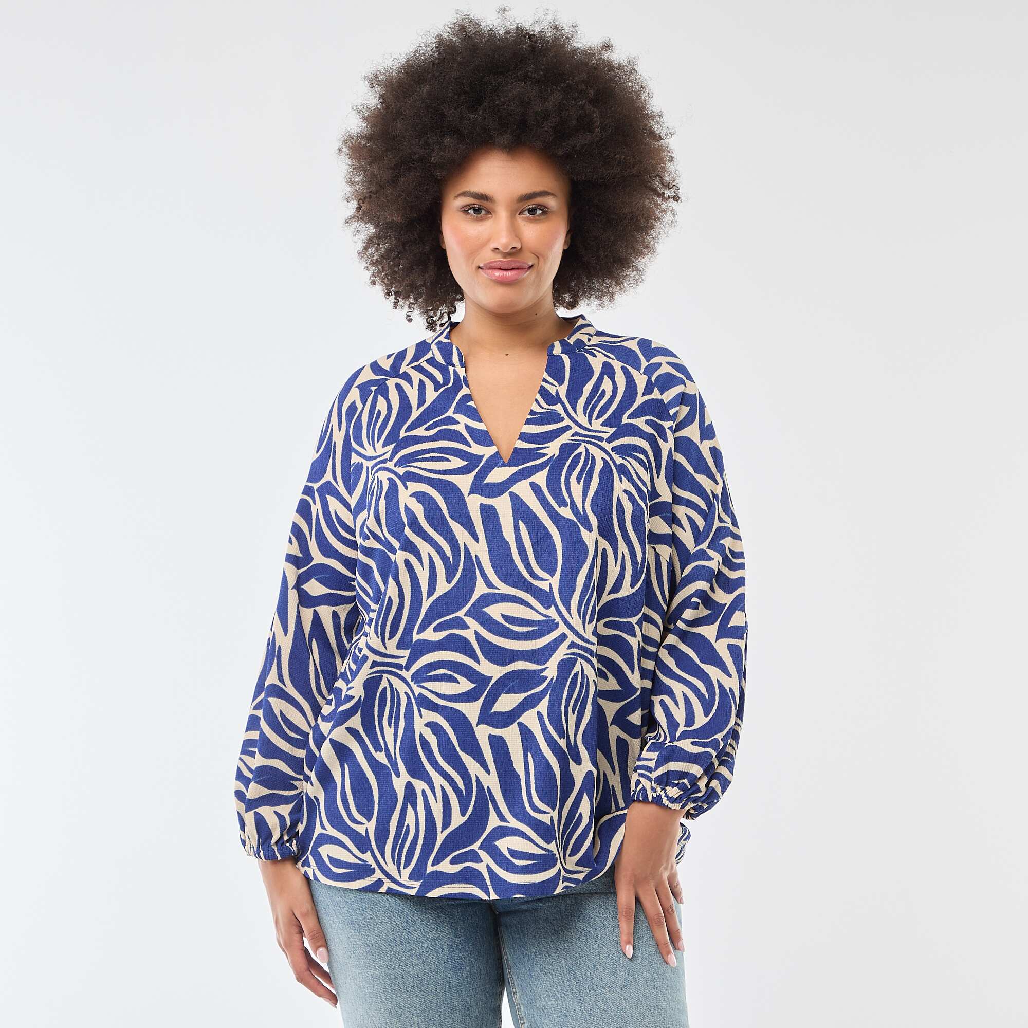 V-Neck Blouse with Allover Print BLUE - Image 3