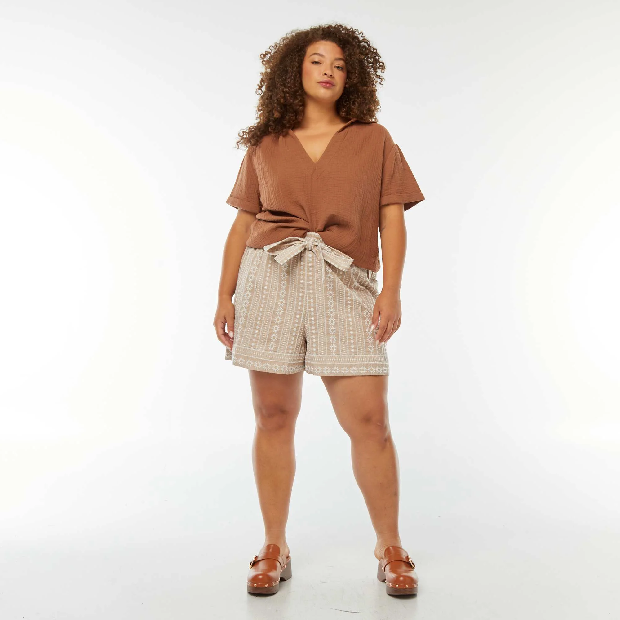 Wide-leg shorts with embroidered pattern and built-in belt BEIGE - Image 3