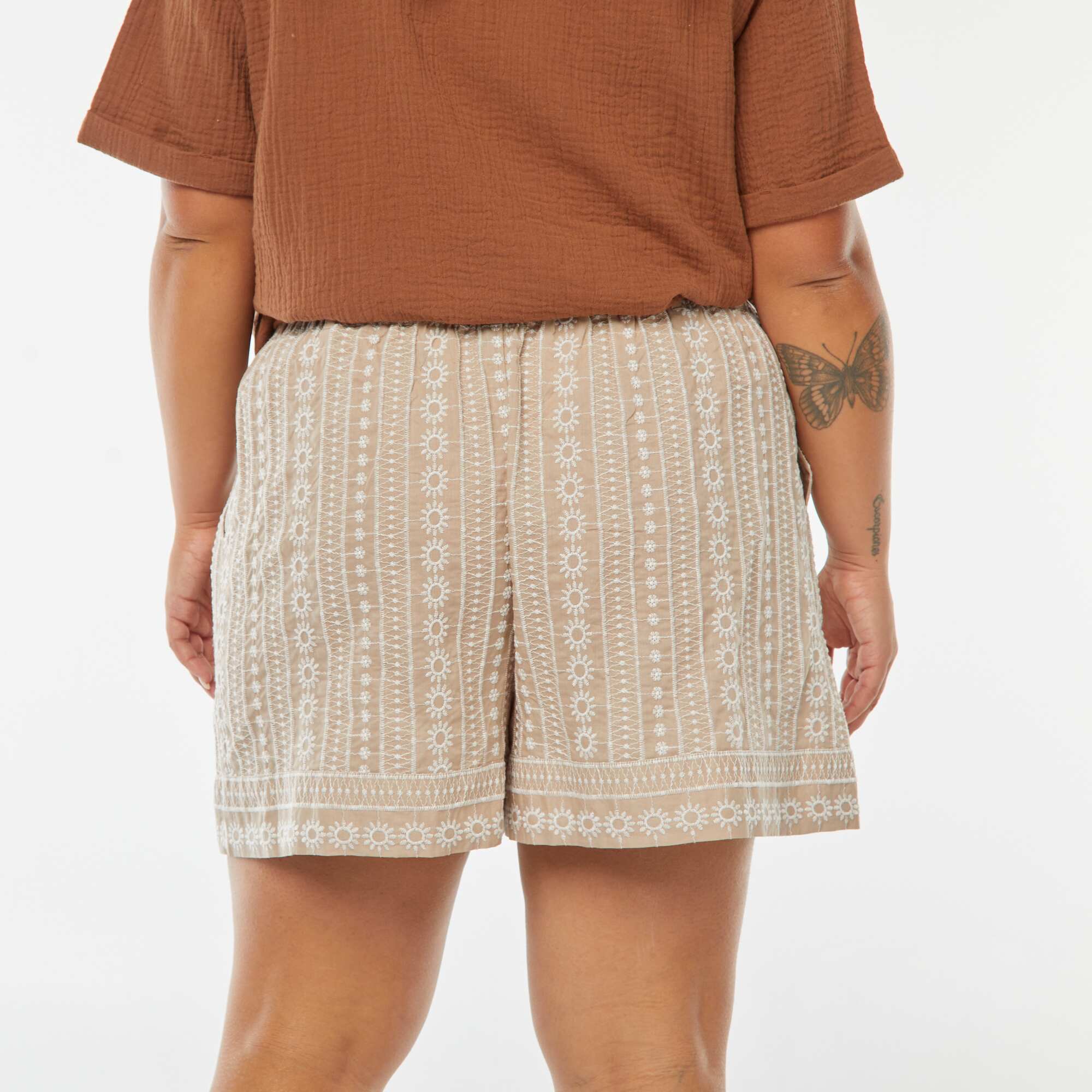 Wide-leg shorts with embroidered pattern and built-in belt BEIGE - Image 5